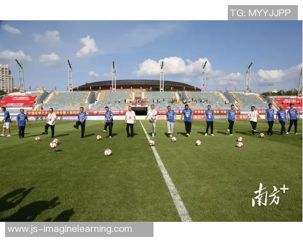 上海足球队战术之争引发热议球迷与专家各执己见探讨未来发展 上海足球队战术之争引发热议球迷与专家各执己见探讨未来发展