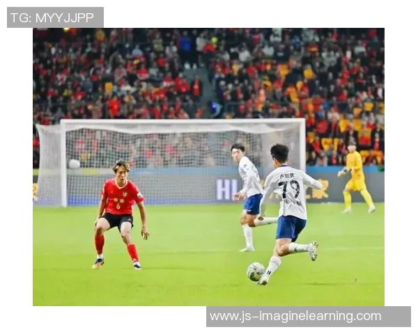 足球明星享受休闲时光嗑瓜子趣味瞬间精彩图片集锦